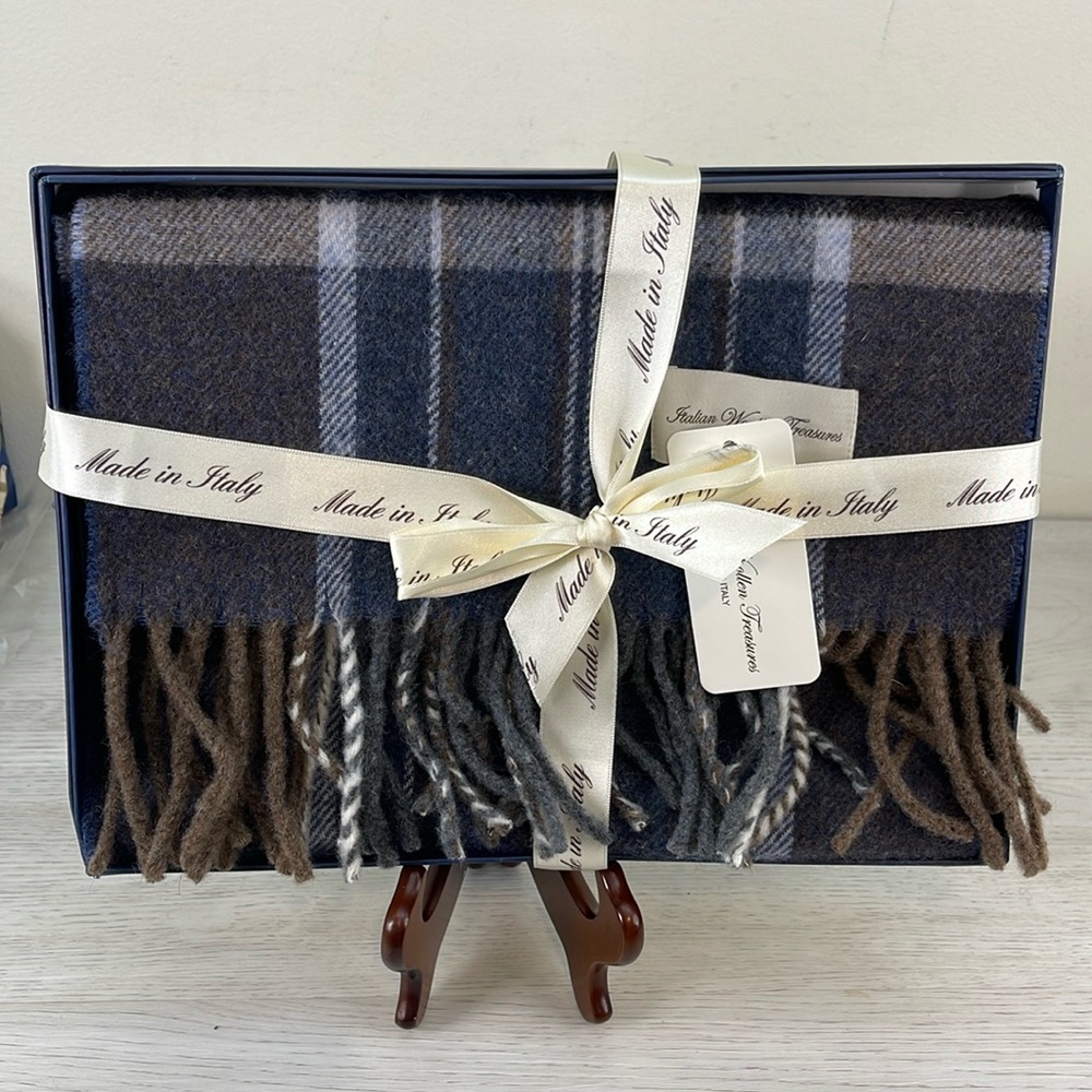 New In Box Italian Woolen Treasures Scarf